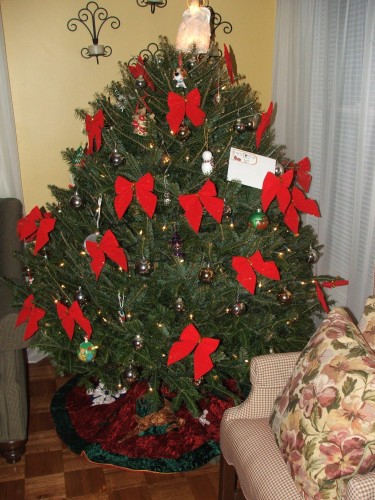 More of the decorated Christmas tree.