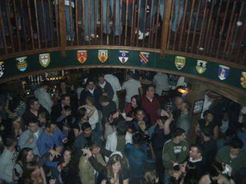 Saturday night crowd at Mahoney's