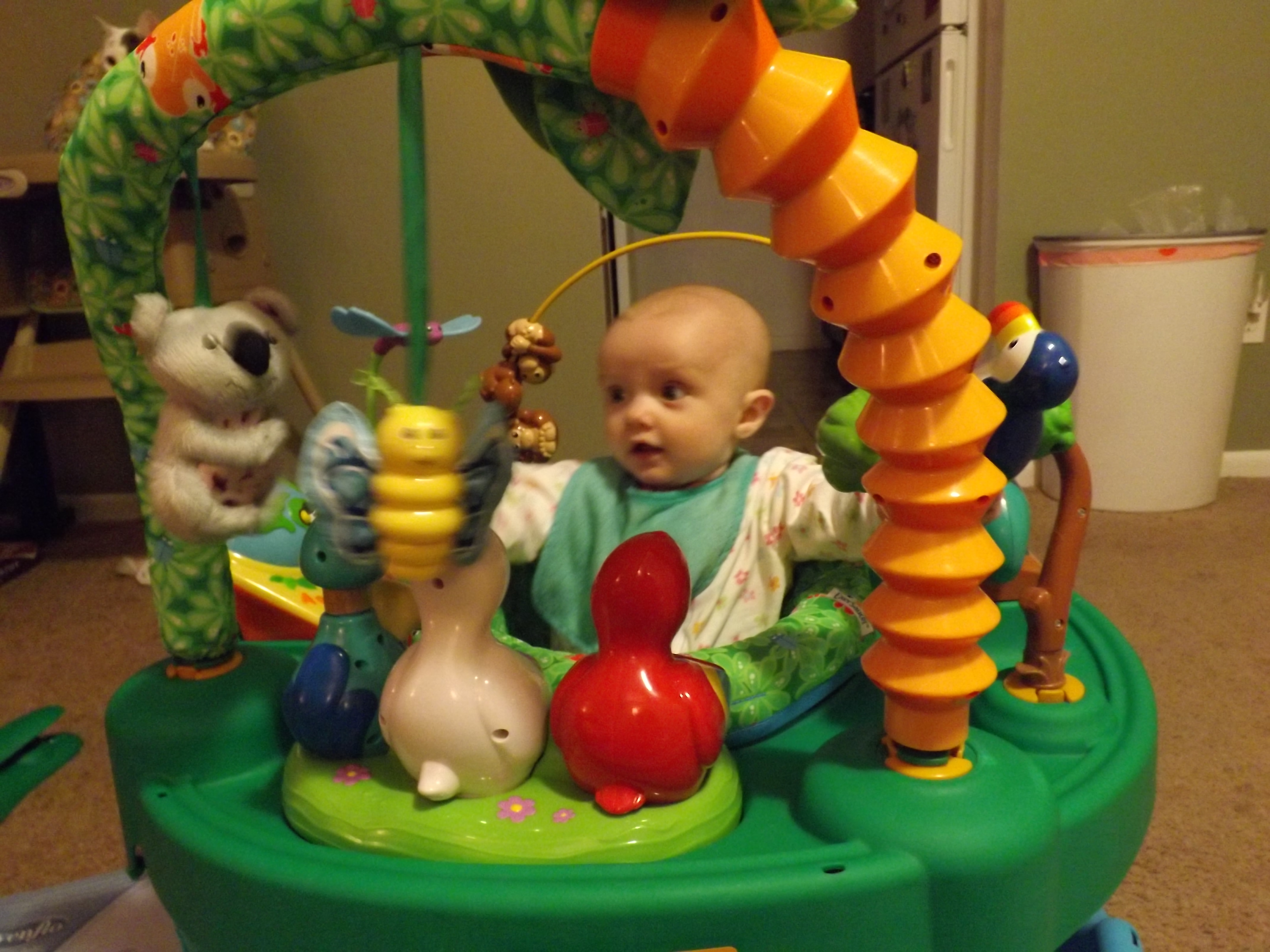 Arianna in exersaucer