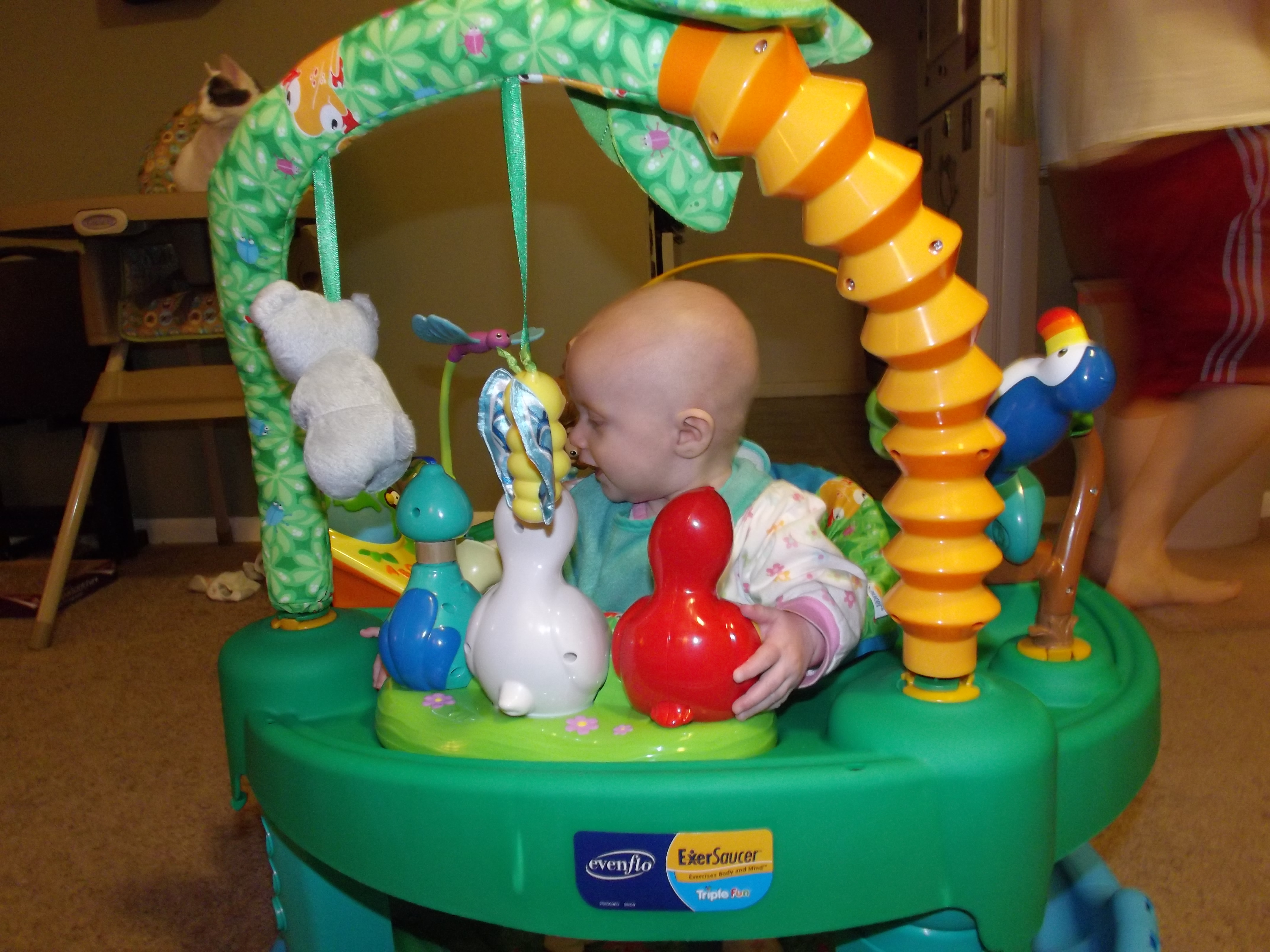 Arianna in exersaucer