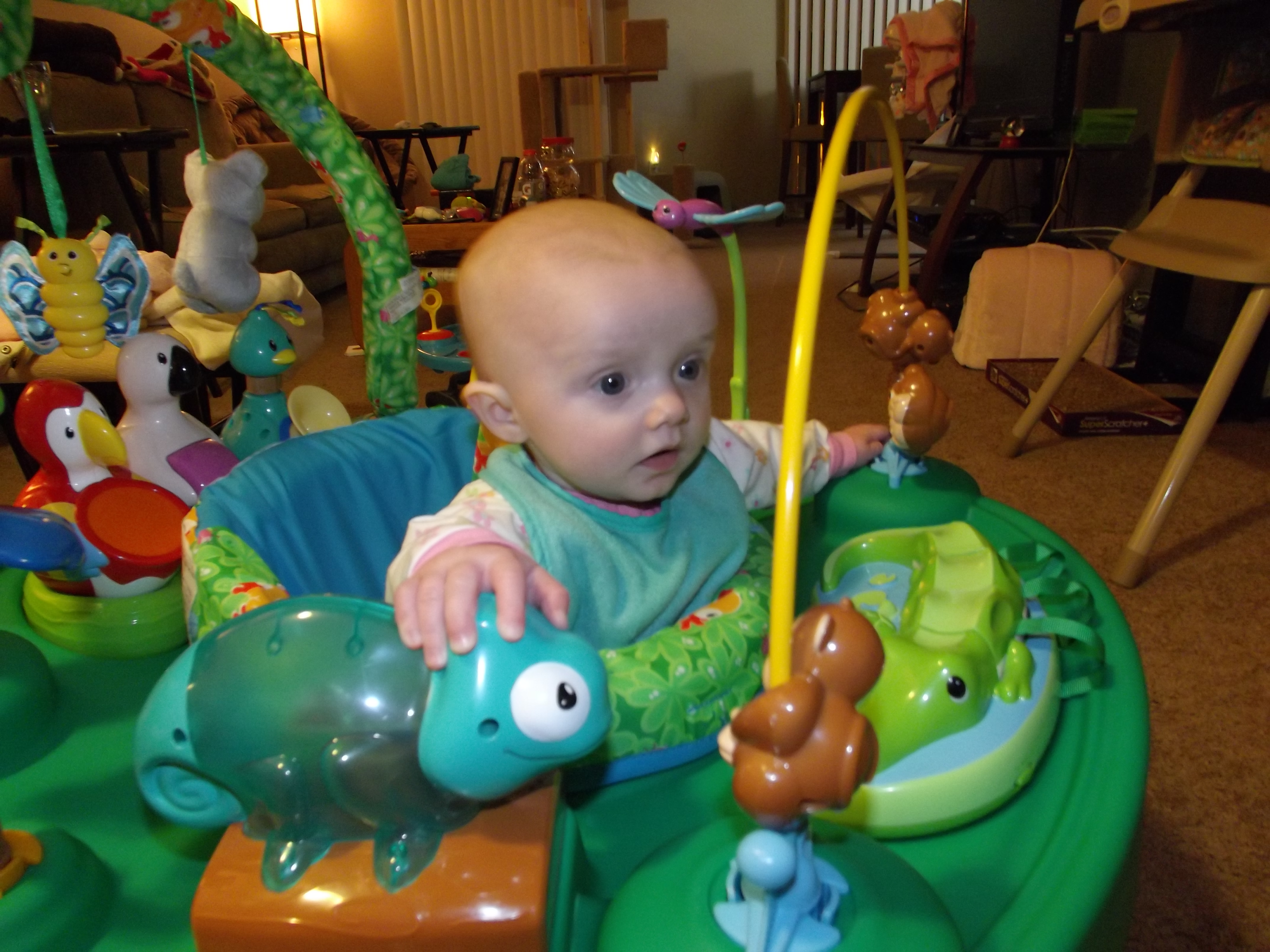 Arianna in exersaucer