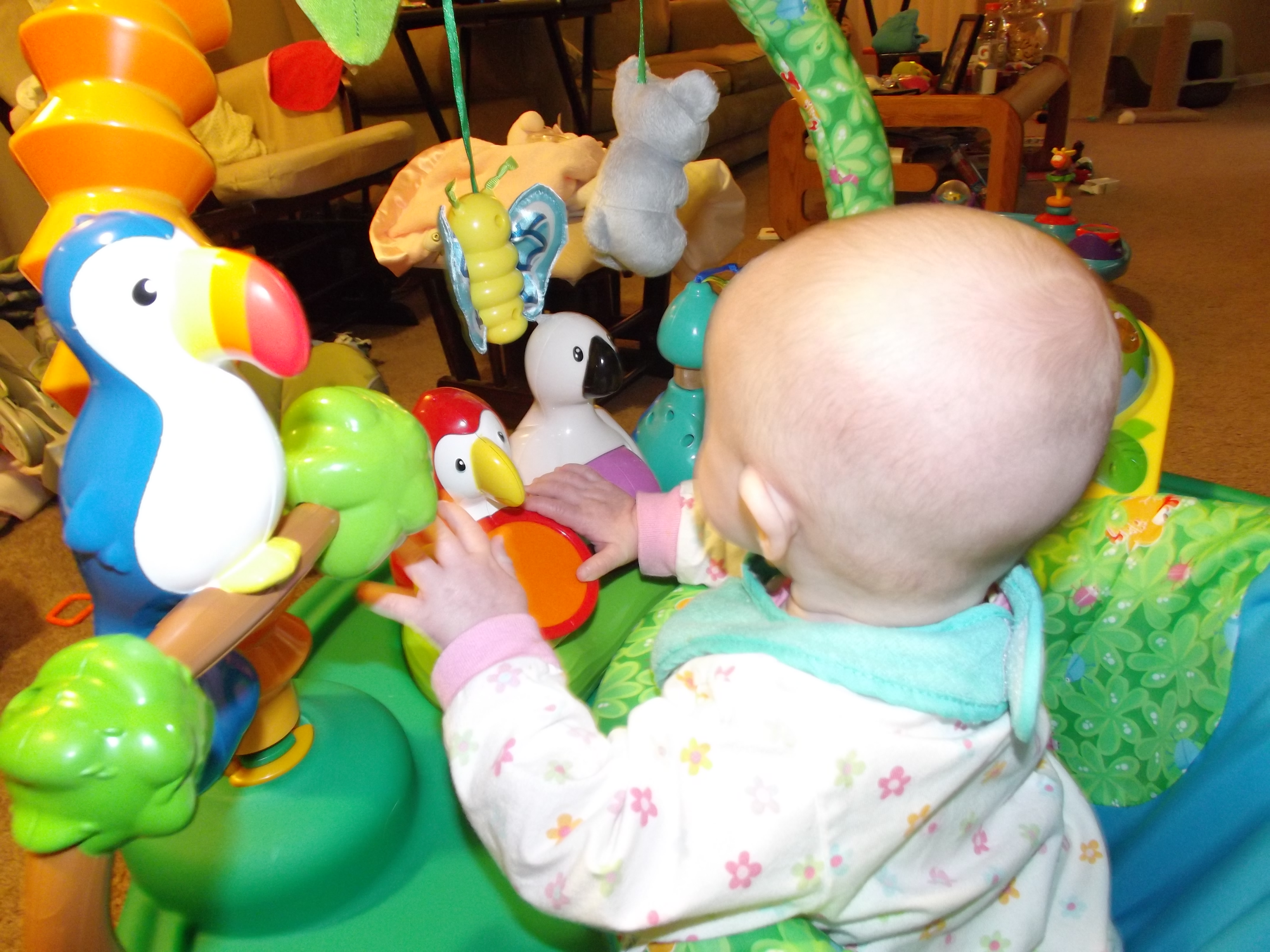 Arianna in exersaucer