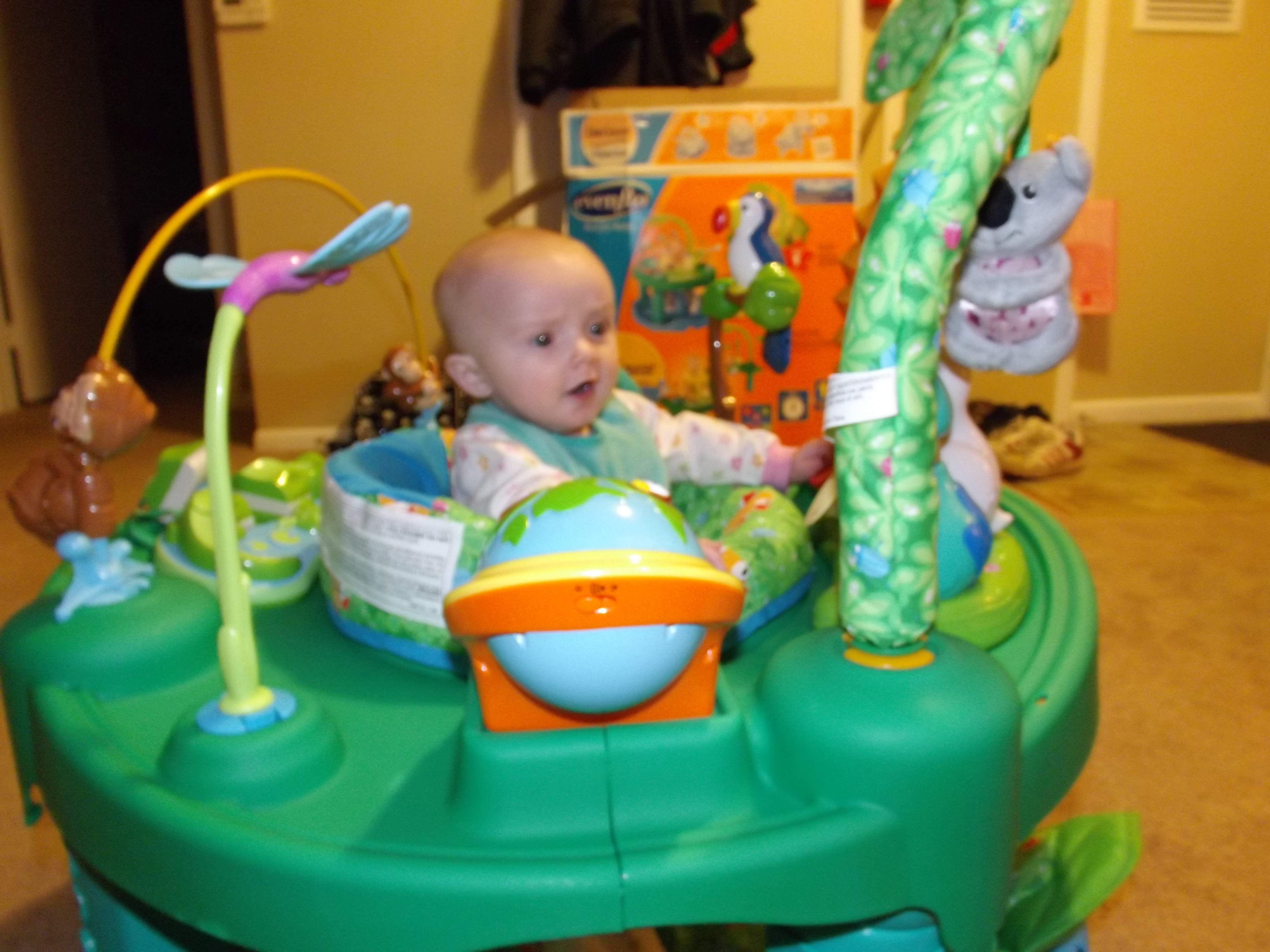 Arianna in exersaucer