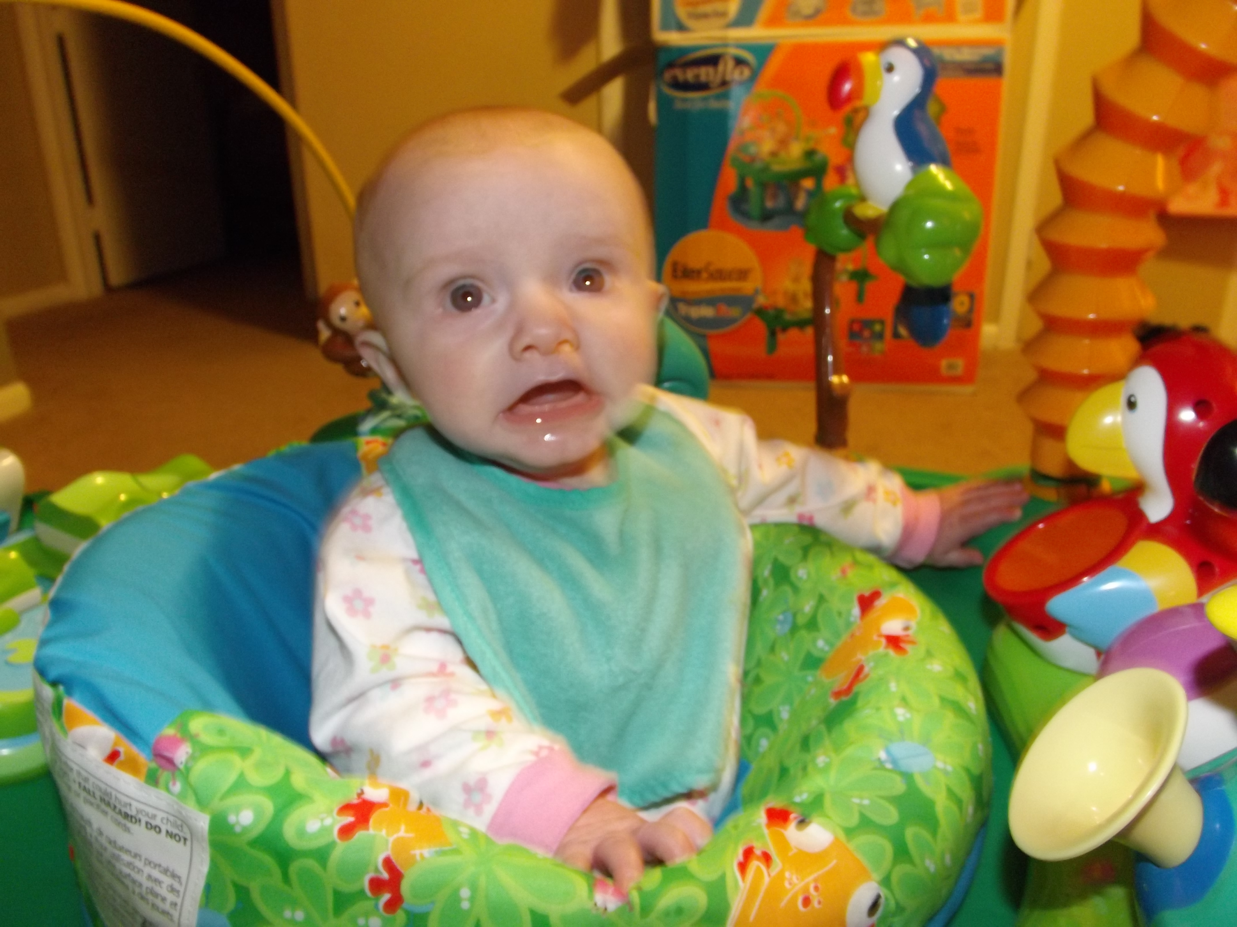 Arianna in exersaucer