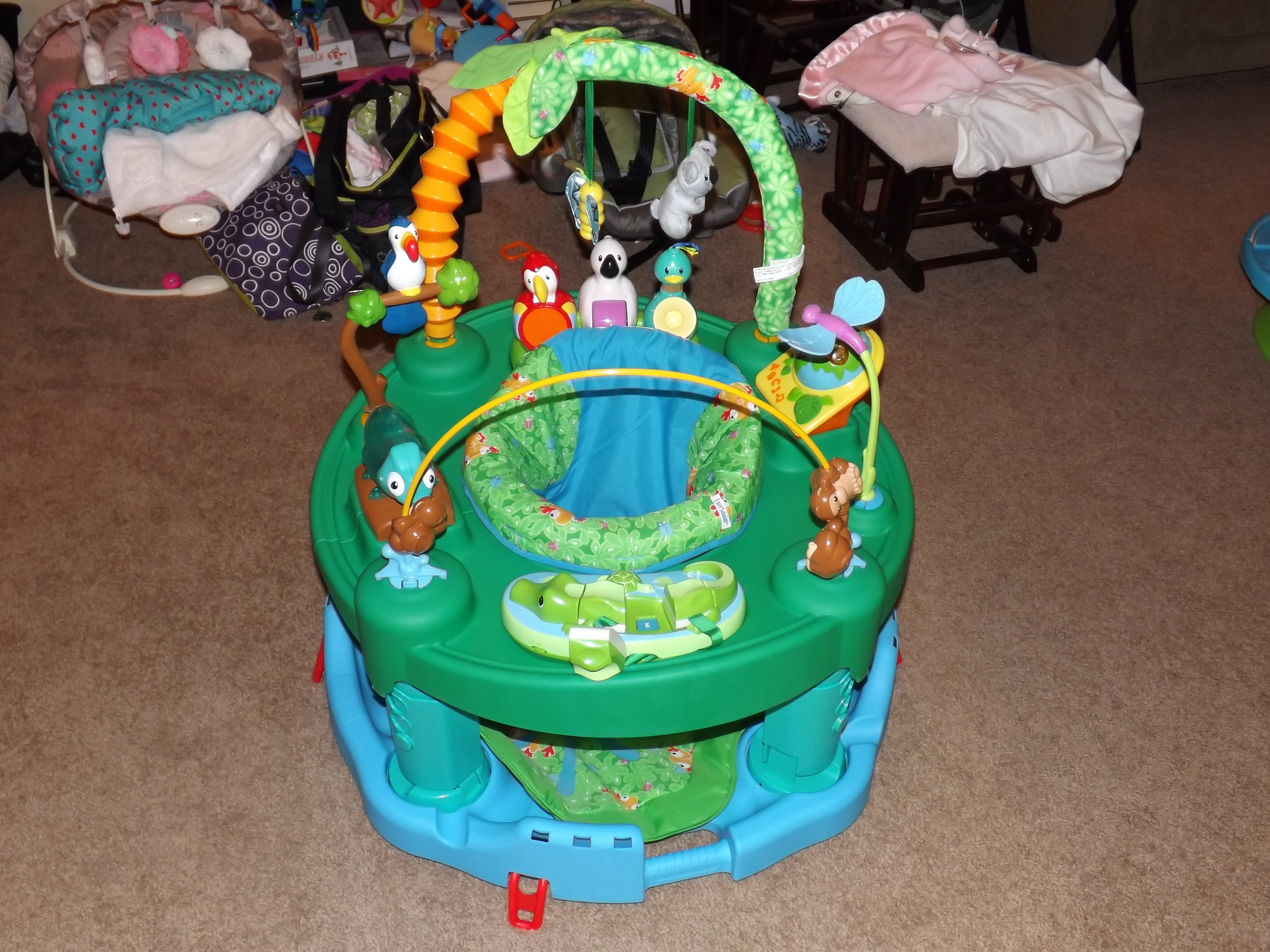 Arianna in exersaucer