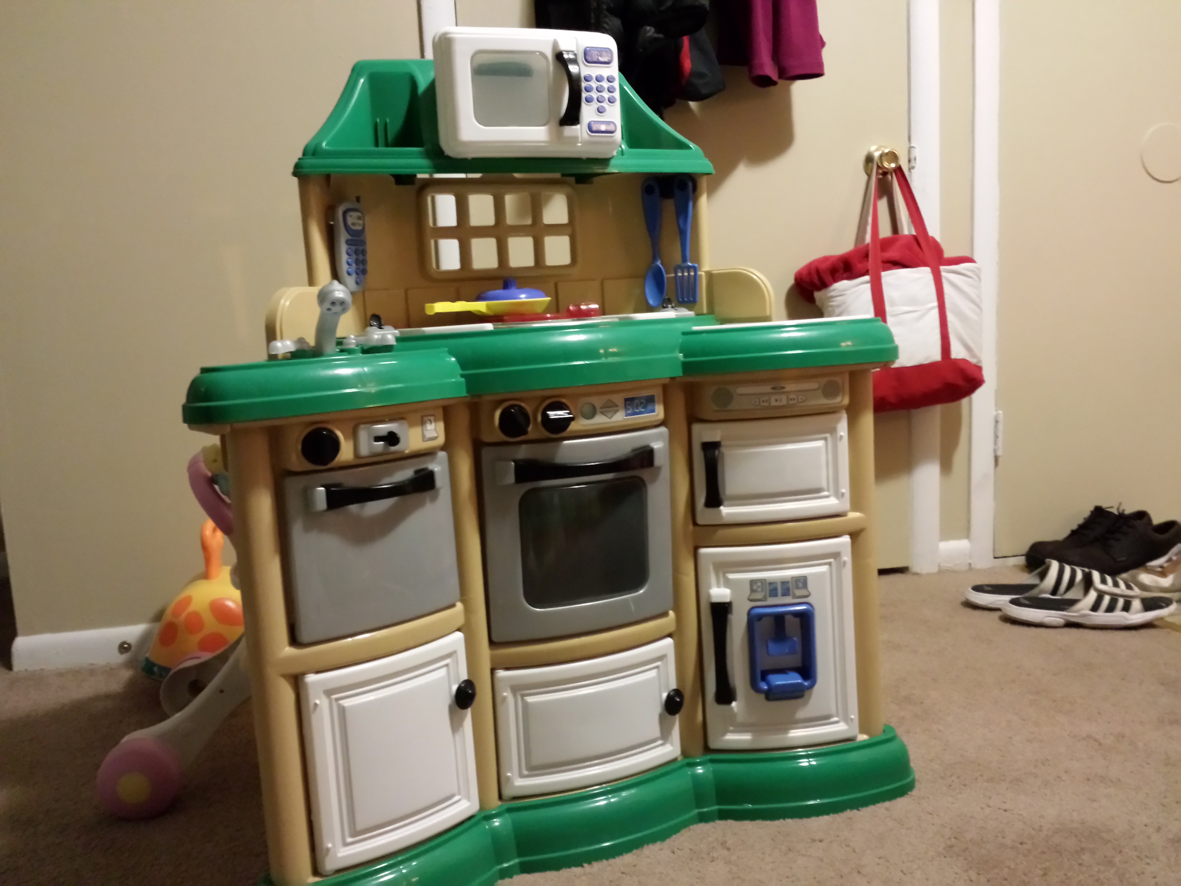 Arianna's new toy kitchen